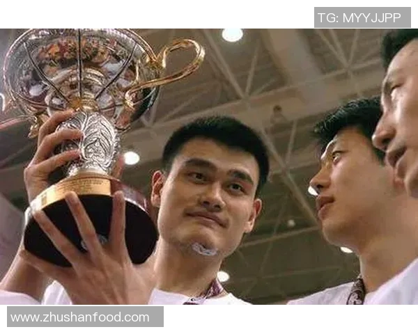 姚明重返训练场三个月状态回暖笑容满面赢得训练师赞赏